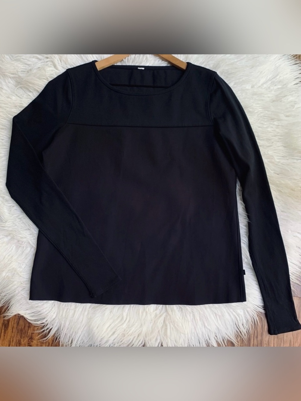 Lululemon Out Of This World Top Style W3F38S Black Size 6